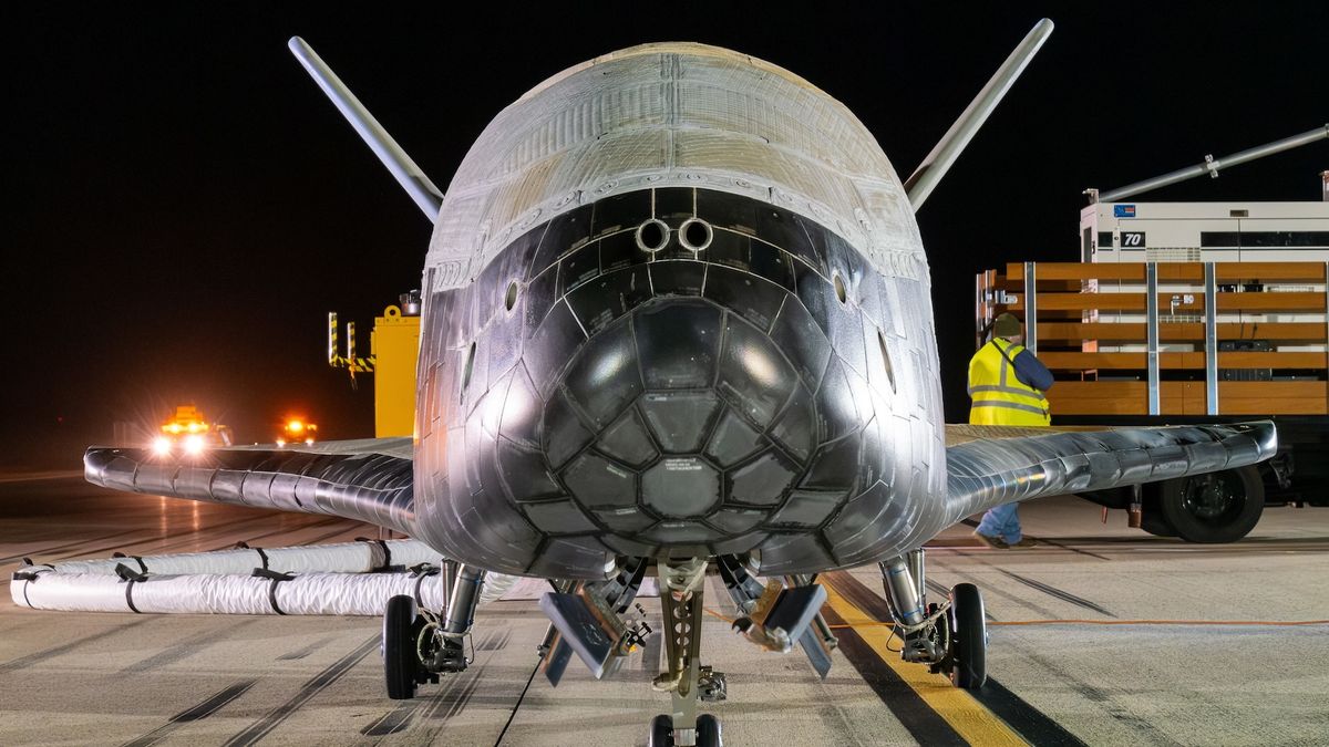 صورة لطائرة الفضاء X-37B